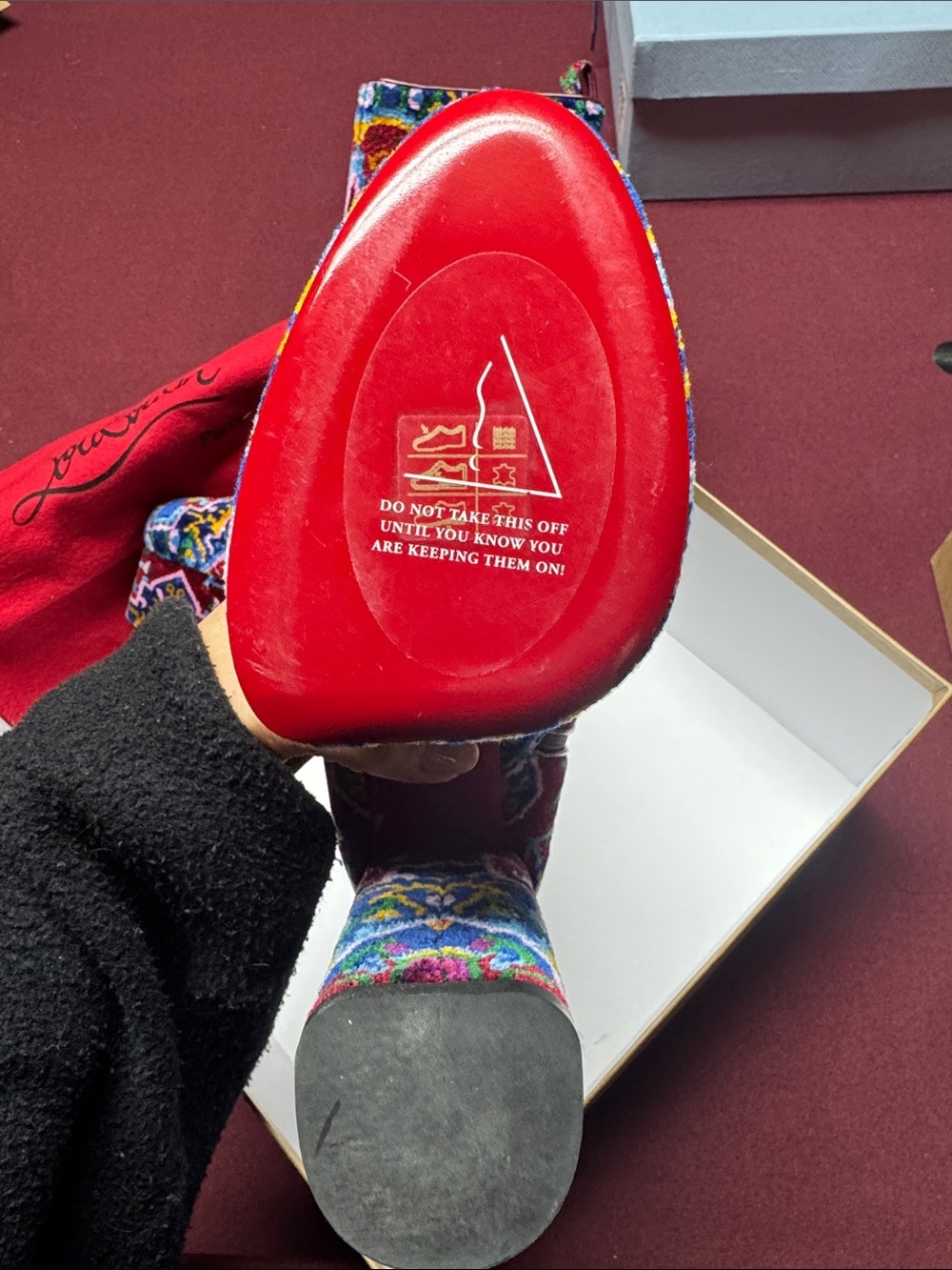 NIB CHRISTIAN LOUBOUTIN IZAMAYAZ 130
Size 38.5 VERYYYY RAREEEEE - Picture 3 of 4